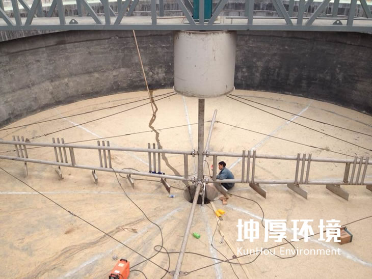 刮泥机安装现场